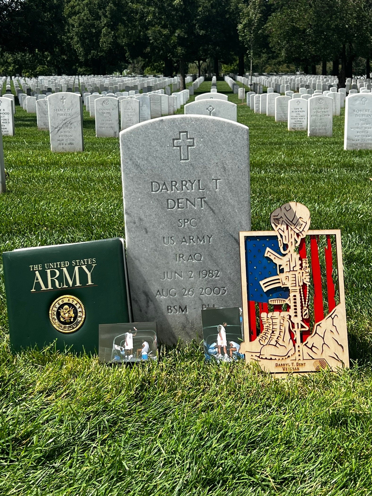 Military Tribute and Honor Plaques